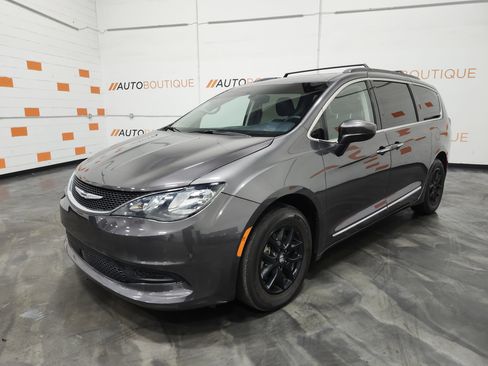 Used 2021 Chrysler Voyager Lxi image 5