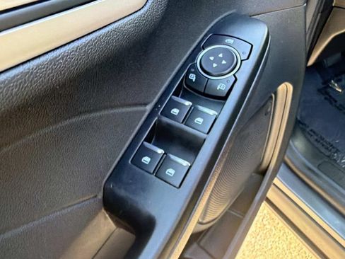 Used 2022 Ford Escape SEL w/ Technology Package FWD image 19