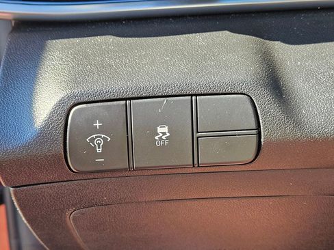 Used 2025 Hyundai Elantra SEL FWD image 25