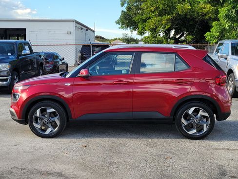 Used 2025 Hyundai Venue SEL FWD image 6