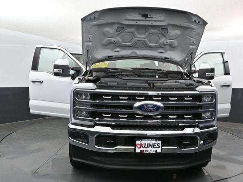 Used 2025 Ford F250 Lariat w/ Chrome Package AWD/4WD image 32