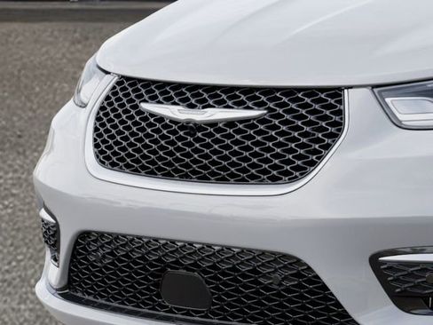 New 2026 Chrysler Pacifica Pinnacle image 11