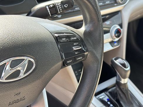 Used 2019 Hyundai Elantra SE image 25