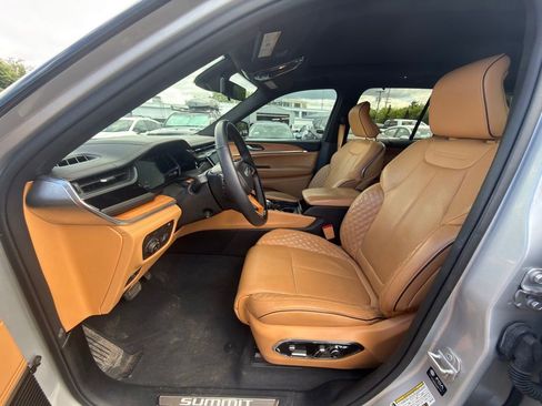 Used 2022 Jeep Grand Cherokee Summit AWD/4WD image 6