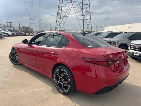 Used 2022 Alfa Romeo Giulia Veloce image 3