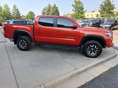 Used 2016 Toyota Tacoma TRD Off-Road w/ Premium & Technology Package AWD/4WD image 5
