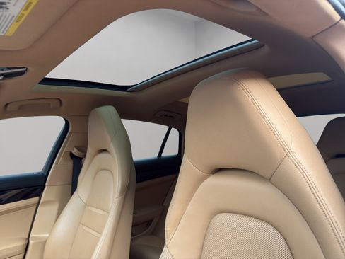 Used 2018 Porsche Panamera image 24