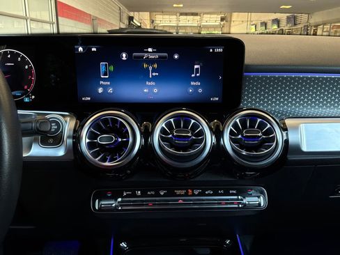 Used 2025 Mercedes-Benz GLB 250 4MATIC image 31