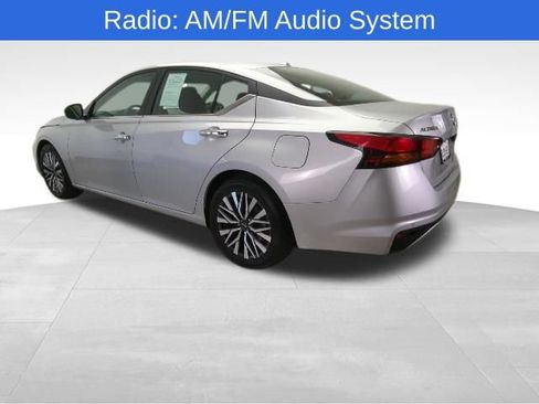 Used 2024 Nissan Altima 2.5 SV FWD image 4