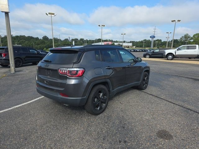 Used 2019 Jeep Compass Latitude FWD image 3