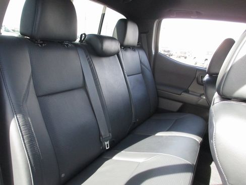 Used 2021 Toyota Tacoma TRD Off-Road w/ TRD Premium Off Road Package image 22