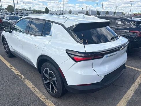 New 2026 Chevrolet Equinox EV LT AWD/4WD image 2
