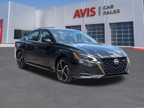 Used 2025 Nissan Altima 2.5 SR FWD image 9