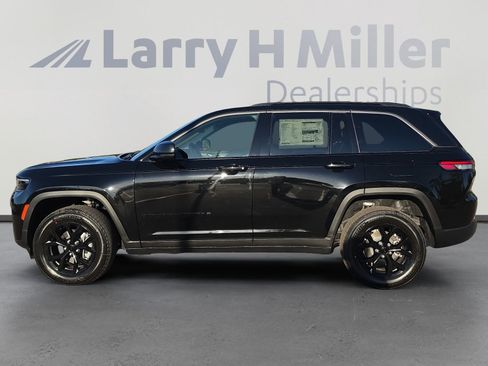 New 2026 Jeep Grand Cherokee Altitude AWD/4WD image 2