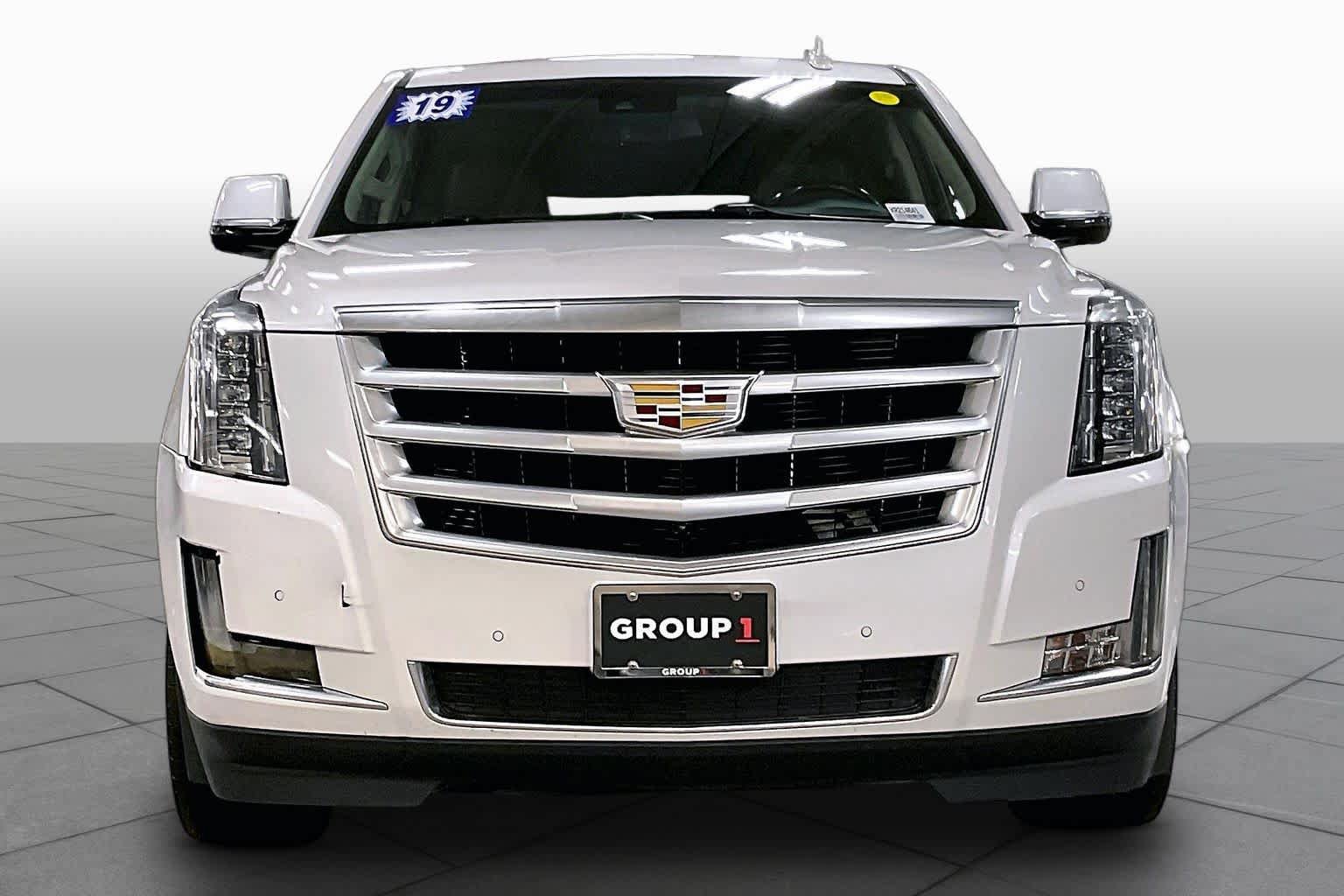 Used 2019 Cadillac Escalade ESV Luxury AWD/4WD image 4