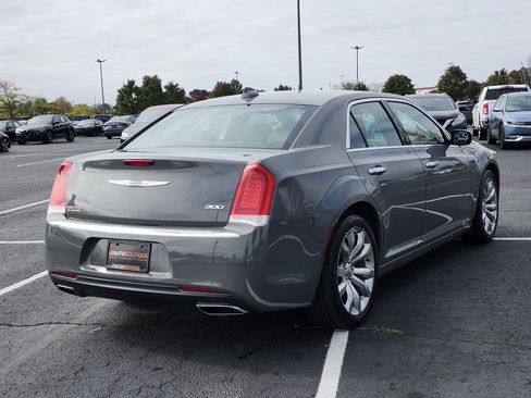 Used 2018 Chrysler 300 Limited image 10