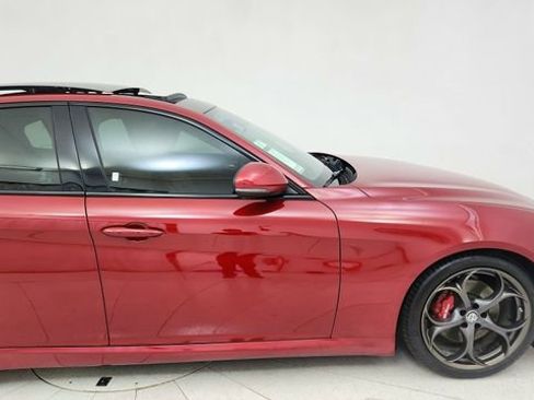 Used 2017 Alfa Romeo Giulia Ti w/ TI 19" Sport Package image 7