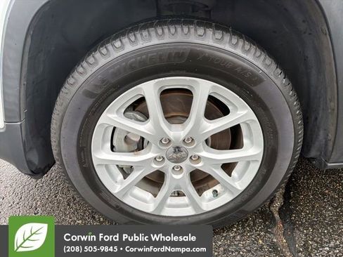 Used 2017 Jeep Cherokee Latitude image 9