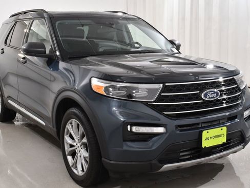 Used 2023 Ford Explorer XLT w/ Equipment Group 202A AWD/4WD image 4