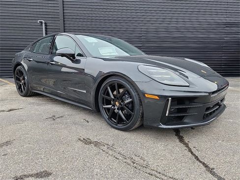 New 2026 Porsche Panamera 4 image 9
