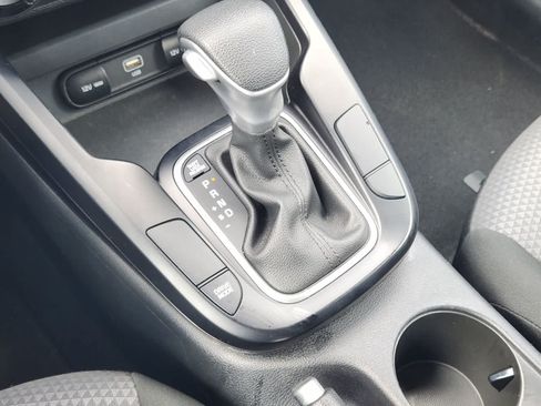 Used 2025 Kia Soul LX w/ LX Technology Package FWD image 20