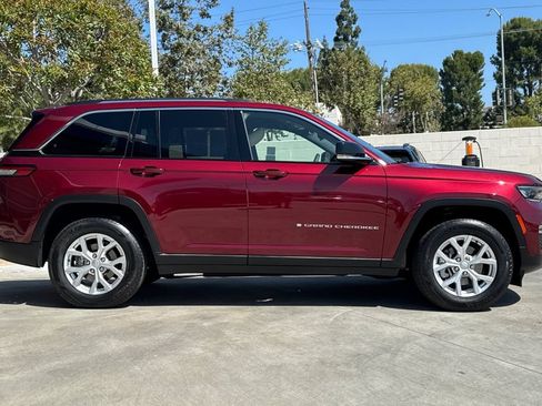 Used 2023 Jeep Grand Cherokee Limited AWD/4WD image 6