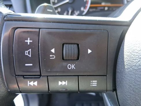 Used 2024 Nissan Rogue SV FWD image 20