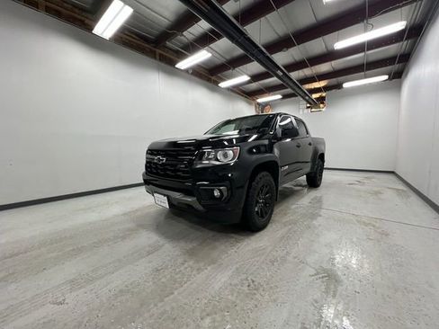 Certified 2021 Chevrolet Colorado Z71 w/ Z71 Midnight Edition image 4