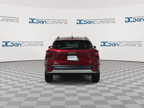 Used 2024 Chevrolet Trax LT FWD image 7