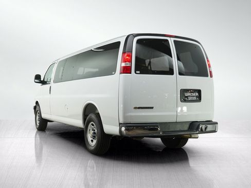 Used 2025 Chevrolet Express 3500 LT w/ LT Preferred Equipment Group RWD image 5