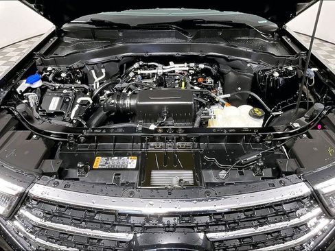 Used 2023 Ford Explorer XLT w/ Equipment Group 202A image 9