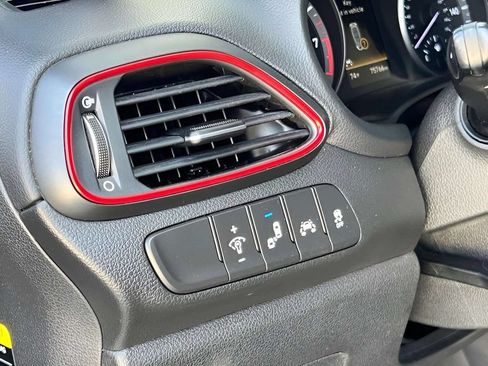 Used 2018 Hyundai Elantra GT Sport w/ Sport Tech Package 04 FWD image 24