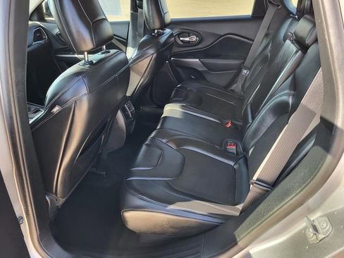 Used 2020 Jeep Cherokee Latitude Plus image 17