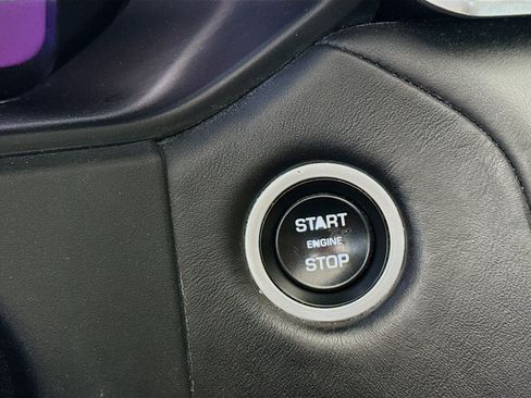 Used 2018 Land Rover Range Rover Velar R-Dynamic SE image 21