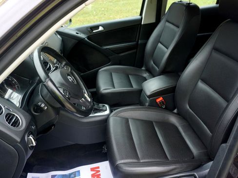 Used 2016 Volkswagen Tiguan S image 11