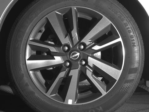 Used 2025 Nissan Versa SV FWD image 15