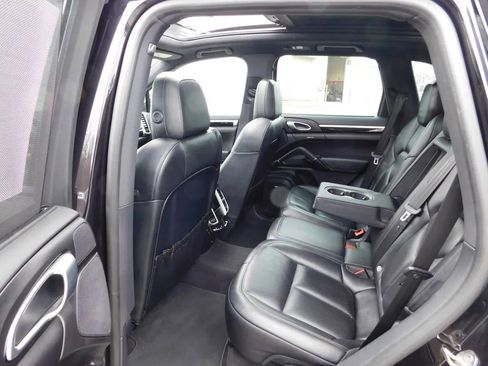 Used 2017 Porsche Cayenne Platinum Edition image 11
