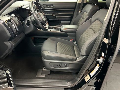 Used 2022 Nissan Pathfinder SV w/ SV Black Package image 17