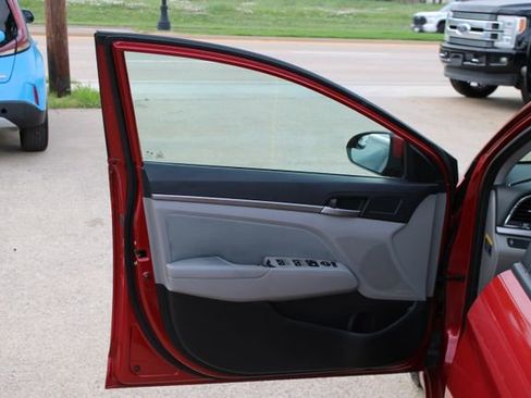 Used 2017 Hyundai Elantra SE FWD image 9