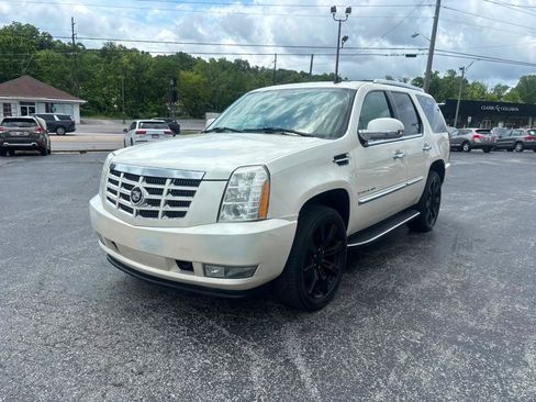 Used 2007 Cadillac Escalade AWD w/ Information Package image 3