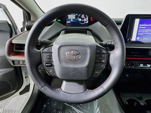 Used 2025 Toyota Prius Plug-In Hybrid FWD image 17