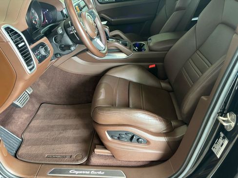Used 2023 Porsche Cayenne Turbo AWD/4WD image 17