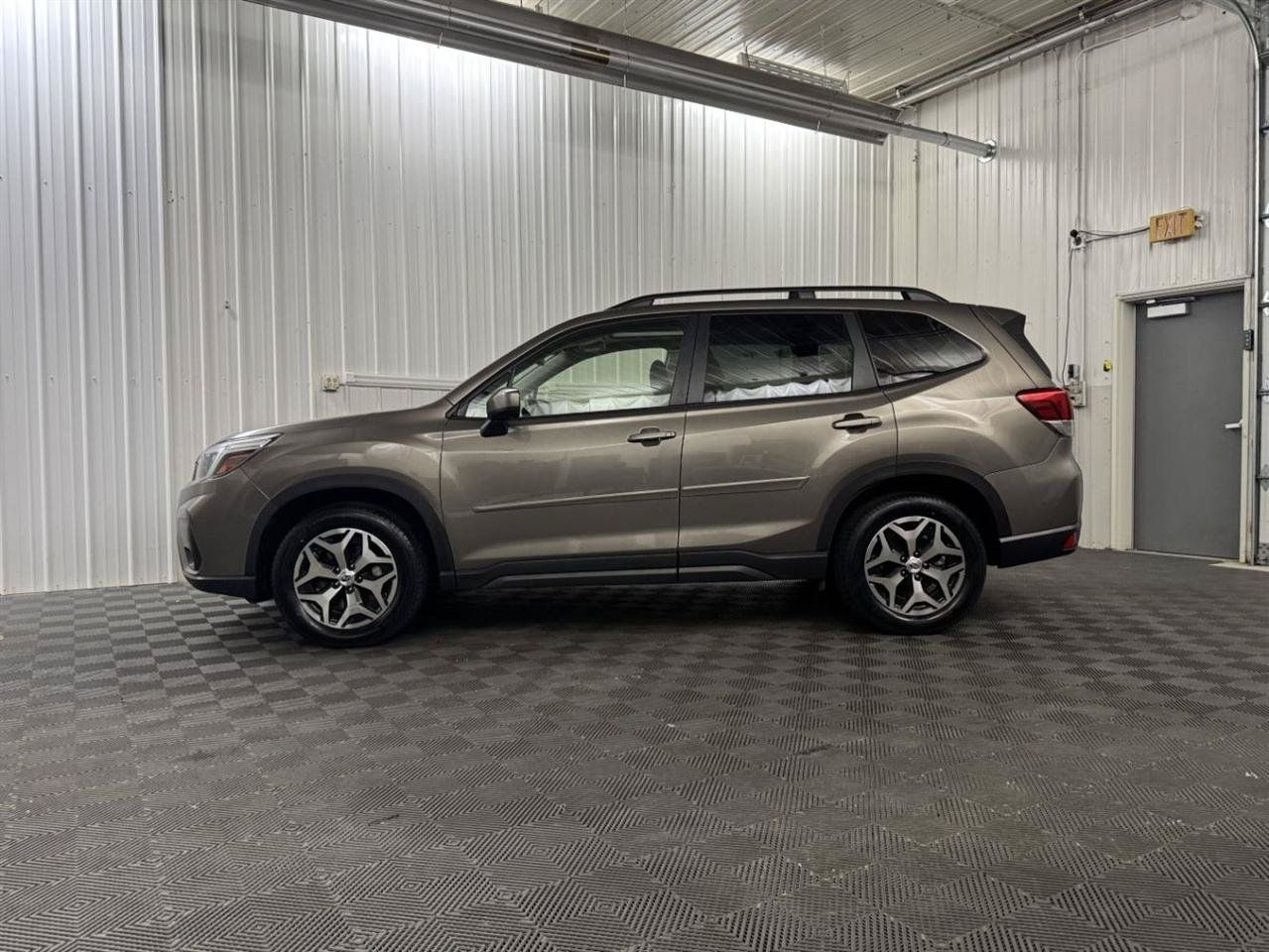 Used 2021 Subaru Forester Premium AWD/4WD image 2