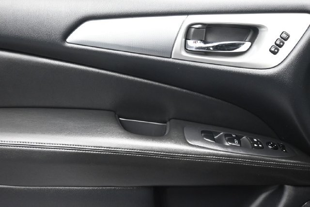 Used 2020 Nissan Pathfinder SL FWD image 7