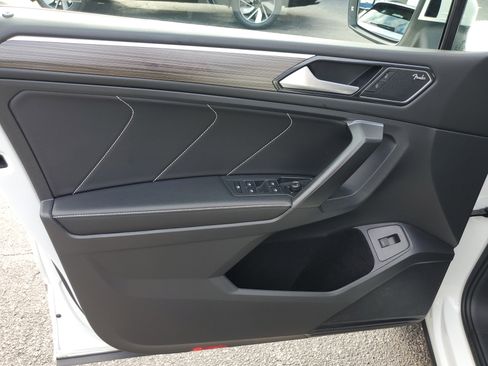 Certified 2022 Volkswagen Tiguan SEL R-Line image 22