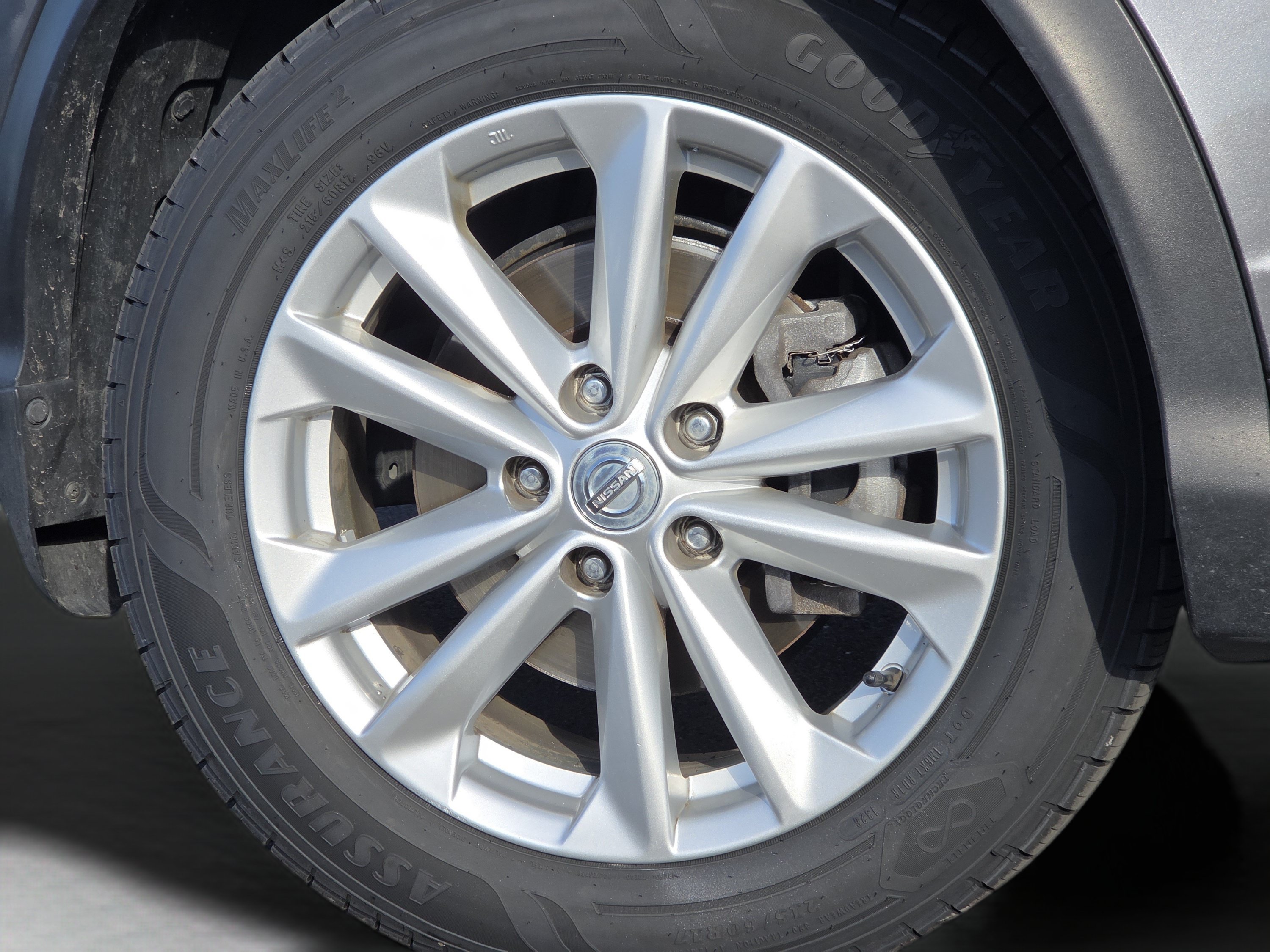 Used 2018 Nissan Rogue Sport SV w/ SV All-Weather Package AWD/4WD image 16