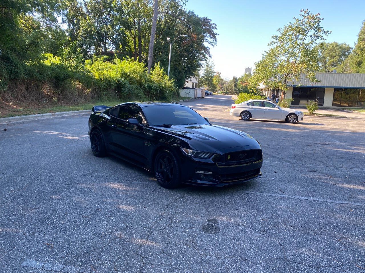 Used 2017 Ford Mustang GT RWD image 3