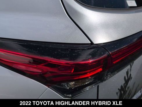 Used 2022 Toyota Highlander XLE AWD/4WD image 5