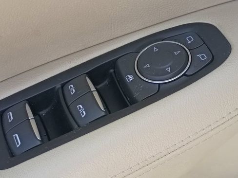 Used 2018 Cadillac XT5 FWD image 20