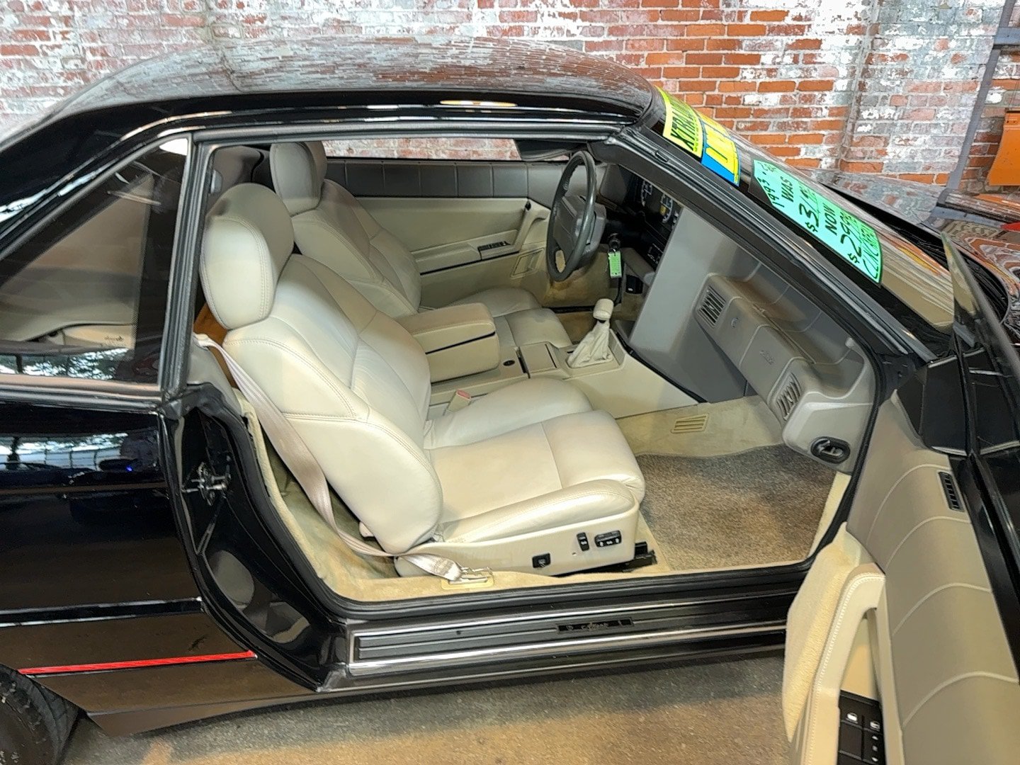Used 1993 Cadillac Allante FWD image 65